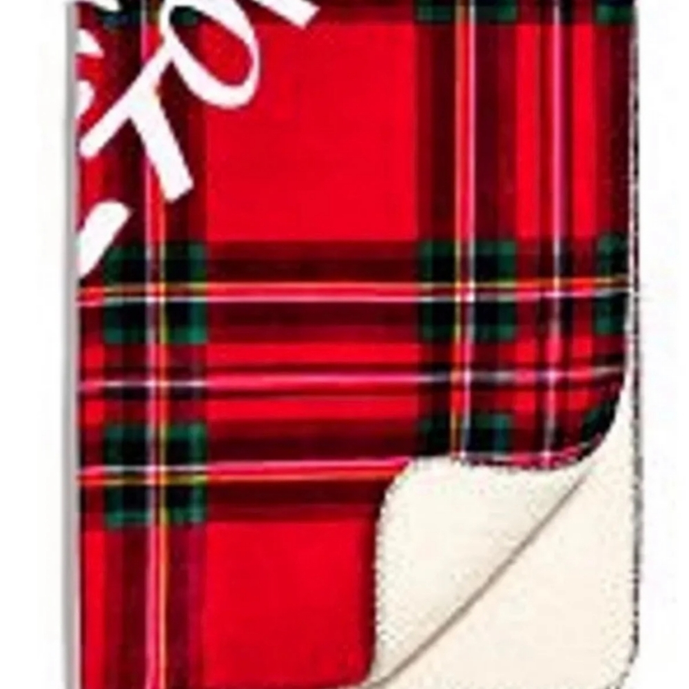SOLD! VS Limited Edition Sherpa Blanket - Picture 4 of 4